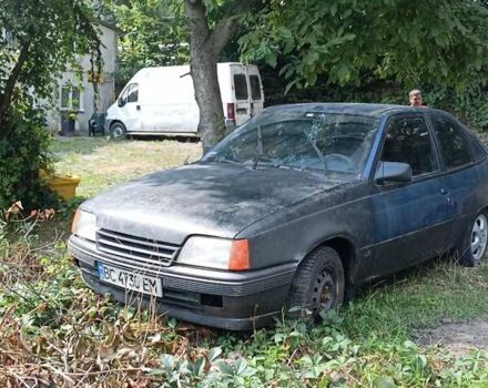 Синий Опель Кадет, объемом двигателя 1.3 л и пробегом 400 тыс. км за 550 $, фото 1 на Automoto.ua