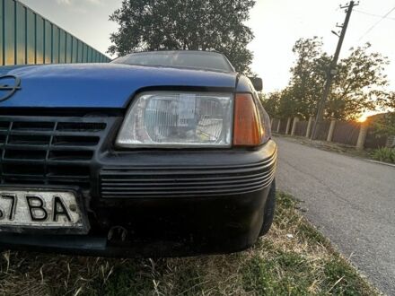 Синій Опель Кадет, об'ємом двигуна 1.6 л та пробігом 200 тис. км за 23500 $, фото 1 на Automoto.ua