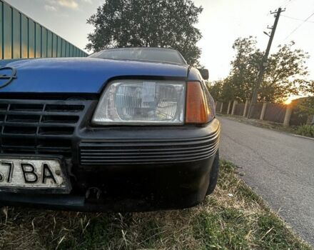 Синий Опель Кадет, объемом двигателя 1.6 л и пробегом 200 тыс. км за 582 $, фото 1 на Automoto.ua