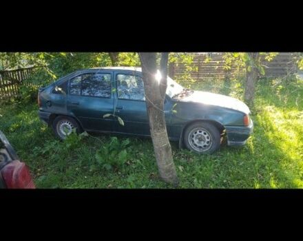 Зеленый Опель Кадет, объемом двигателя 1.3 л и пробегом 300 тыс. км за 799 $, фото 1 на Automoto.ua