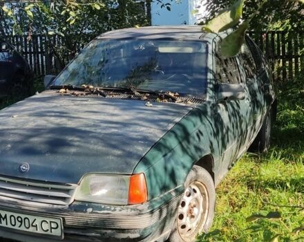 Зеленый Опель Кадет, объемом двигателя 1.3 л и пробегом 300 тыс. км за 799 $, фото 2 на Automoto.ua