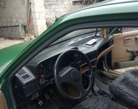Зеленый Опель Кадет, объемом двигателя 1.3 л и пробегом 300 тыс. км за 600 $, фото 4 на Automoto.ua