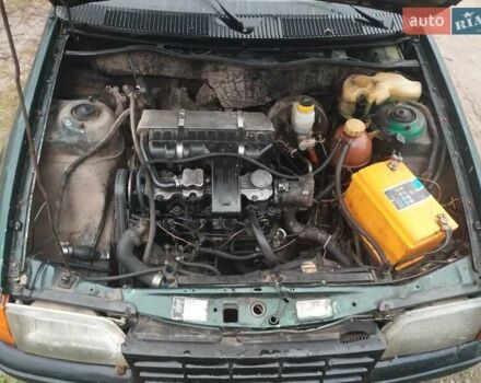 Зеленый Опель Кадет, объемом двигателя 1.6 л и пробегом 350 тыс. км за 600 $, фото 1 на Automoto.ua