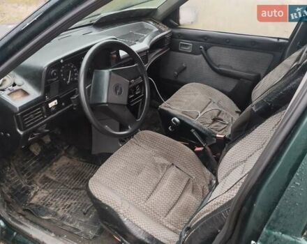 Зеленый Опель Кадет, объемом двигателя 1.6 л и пробегом 350 тыс. км за 600 $, фото 4 на Automoto.ua