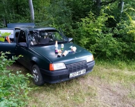 Зелений Опель Кадет, об'ємом двигуна 1.6 л та пробігом 300 тис. км за 907 $, фото 4 на Automoto.ua