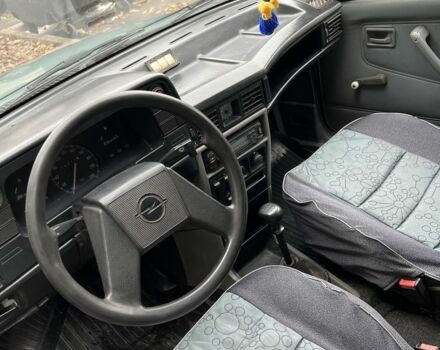 Зеленый Опель Кадет, объемом двигателя 1.6 л и пробегом 200 тыс. км за 1500 $, фото 5 на Automoto.ua