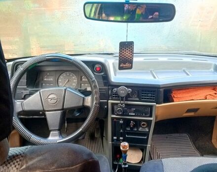 Зеленый Опель Кадет, объемом двигателя 1.6 л и пробегом 0 тыс. км за 1200 $, фото 2 на Automoto.ua