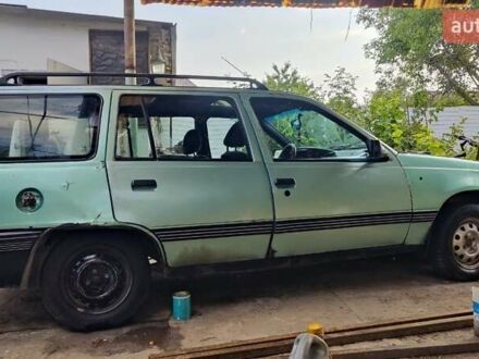 Зеленый Опель Кадет, объемом двигателя 1.4 л и пробегом 300 тыс. км за 800 $, фото 1 на Automoto.ua