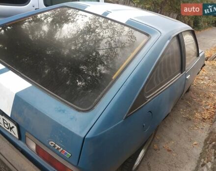 Синий Опель Манта, объемом двигателя 2 л и пробегом 100 тыс. км за 1800 $, фото 1 на Automoto.ua
