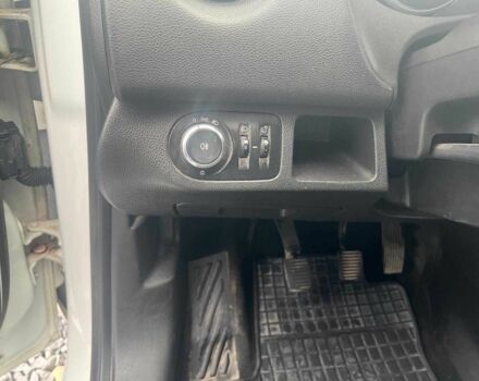 Белый Опель Мерива, объемом двигателя 1.7 л и пробегом 210 тыс. км за 5590 $, фото 22 на Automoto.ua