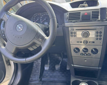 Белый Опель Мерива, объемом двигателя 1.69 л и пробегом 284 тыс. км за 4500 $, фото 4 на Automoto.ua