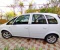 Белый Опель Мерива, объемом двигателя 1.6 л и пробегом 200 тыс. км за 4700 $, фото 1 на Automoto.ua