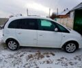 Белый Опель Мерива, объемом двигателя 1.4 л и пробегом 196 тыс. км за 4500 $, фото 2 на Automoto.ua