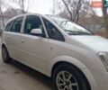 Белый Опель Мерива, объемом двигателя 1.3 л и пробегом 280 тыс. км за 3800 $, фото 1 на Automoto.ua