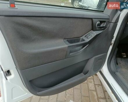 Белый Опель Мерива, объемом двигателя 1.4 л и пробегом 250 тыс. км за 3900 $, фото 5 на Automoto.ua