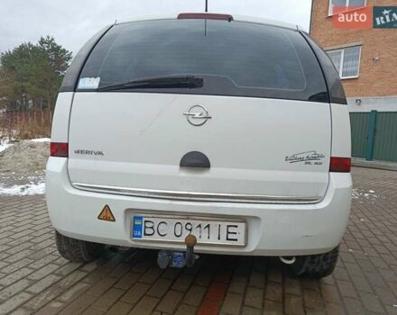 Белый Опель Мерива, объемом двигателя 1.4 л и пробегом 250 тыс. км за 3900 $, фото 3 на Automoto.ua