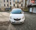 Белый Опель Мерива, объемом двигателя 1.69 л и пробегом 210 тыс. км за 6500 $, фото 1 на Automoto.ua