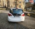 Белый Опель Мерива, объемом двигателя 1.69 л и пробегом 210 тыс. км за 6500 $, фото 1 на Automoto.ua
