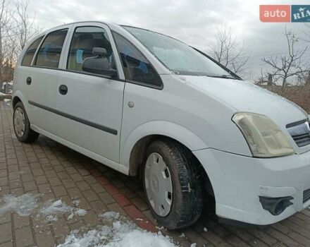 Белый Опель Мерива, объемом двигателя 1.4 л и пробегом 250 тыс. км за 3900 $, фото 2 на Automoto.ua
