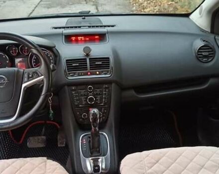 Белый Опель Мерива, объемом двигателя 1.69 л и пробегом 340 тыс. км за 6000 $, фото 1 на Automoto.ua