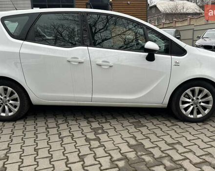 Белый Опель Мерива, объемом двигателя 1.36 л и пробегом 190 тыс. км за 7500 $, фото 2 на Automoto.ua