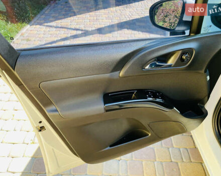 Белый Опель Мерива, объемом двигателя 1.69 л и пробегом 245 тыс. км за 6800 $, фото 12 на Automoto.ua