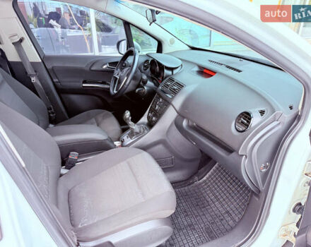 Білий Опель Меріва, об'ємом двигуна 1.7 л та пробігом 240 тис. км за 6700 $, фото 32 на Automoto.ua