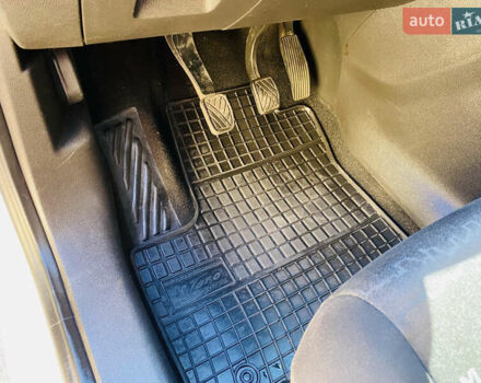 Белый Опель Мерива, объемом двигателя 1.69 л и пробегом 245 тыс. км за 6800 $, фото 15 на Automoto.ua