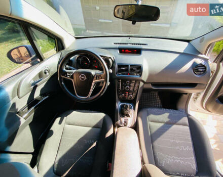 Белый Опель Мерива, объемом двигателя 1.69 л и пробегом 245 тыс. км за 6800 $, фото 10 на Automoto.ua