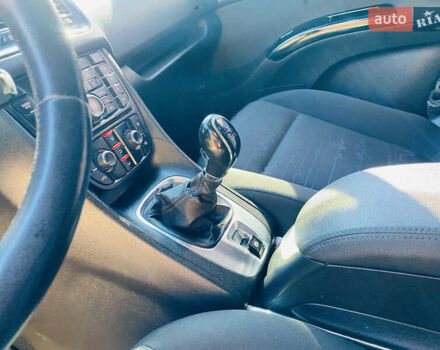 Белый Опель Мерива, объемом двигателя 1.69 л и пробегом 245 тыс. км за 6800 $, фото 24 на Automoto.ua