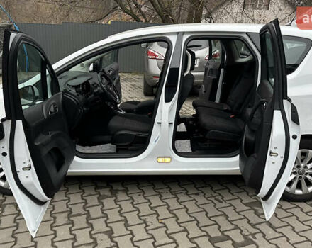 Белый Опель Мерива, объемом двигателя 1.36 л и пробегом 190 тыс. км за 7500 $, фото 6 на Automoto.ua