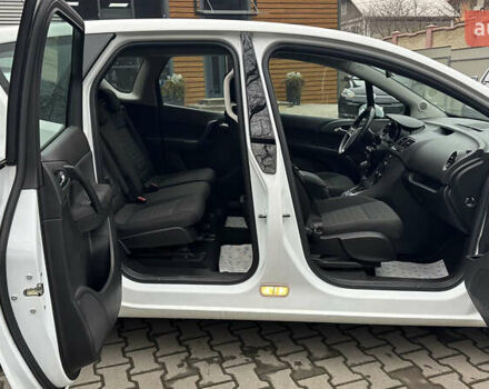 Белый Опель Мерива, объемом двигателя 1.36 л и пробегом 190 тыс. км за 7500 $, фото 3 на Automoto.ua