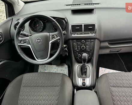 Белый Опель Мерива, объемом двигателя 1.36 л и пробегом 190 тыс. км за 7500 $, фото 4 на Automoto.ua