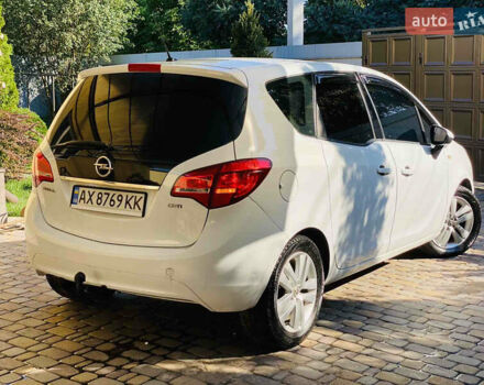 Белый Опель Мерива, объемом двигателя 1.69 л и пробегом 245 тыс. км за 6800 $, фото 4 на Automoto.ua