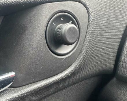 Белый Опель Мерива, объемом двигателя 1.6 л и пробегом 198 тыс. км за 8500 $, фото 29 на Automoto.ua