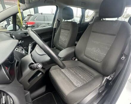 Белый Опель Мерива, объемом двигателя 1.6 л и пробегом 198 тыс. км за 8500 $, фото 17 на Automoto.ua