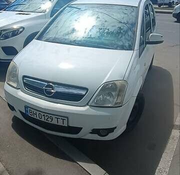 Белый Опель Мерива, объемом двигателя 1.3 л и пробегом 200 тыс. км за 3800 $, фото 1 на Automoto.ua