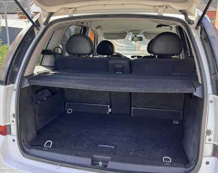 Белый Опель Мерива, объемом двигателя 1.69 л и пробегом 284 тыс. км за 4500 $, фото 2 на Automoto.ua