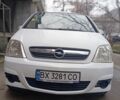 Белый Опель Мерива, объемом двигателя 1.2 л и пробегом 270 тыс. км за 4300 $, фото 1 на Automoto.ua