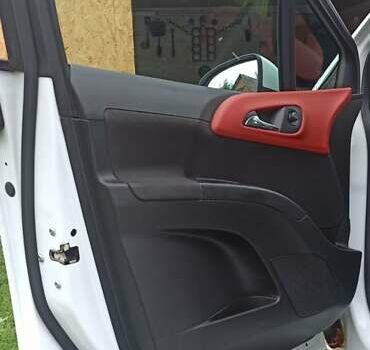 Білий Опель Меріва, об'ємом двигуна 1.69 л та пробігом 252 тис. км за 7200 $, фото 10 на Automoto.ua