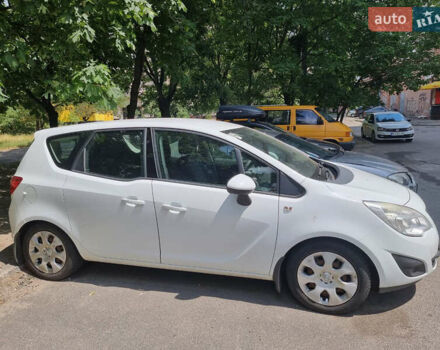 Белый Опель Мерива, объемом двигателя 1.25 л и пробегом 225 тыс. км за 7200 $, фото 2 на Automoto.ua