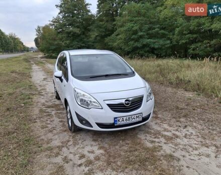 Белый Опель Мерива, объемом двигателя 1.69 л и пробегом 180 тыс. км за 7000 $, фото 3 на Automoto.ua