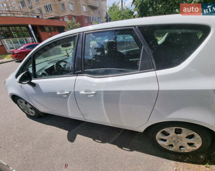 Белый Опель Мерива, объемом двигателя 1.25 л и пробегом 225 тыс. км за 7200 $, фото 3 на Automoto.ua
