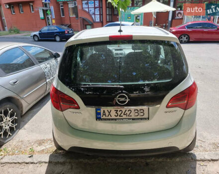 Белый Опель Мерива, объемом двигателя 1.25 л и пробегом 225 тыс. км за 7200 $, фото 1 на Automoto.ua