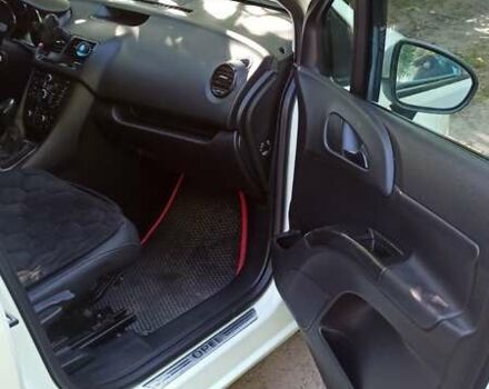 Белый Опель Мерива, объемом двигателя 1.36 л и пробегом 200 тыс. км за 8700 $, фото 6 на Automoto.ua