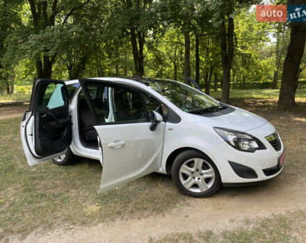Білий Опель Меріва, об'ємом двигуна 1.4 л та пробігом 109 тис. км за 8300 $, фото 40 на Automoto.ua