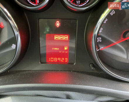 Білий Опель Меріва, об'ємом двигуна 1.4 л та пробігом 109 тис. км за 8300 $, фото 29 на Automoto.ua