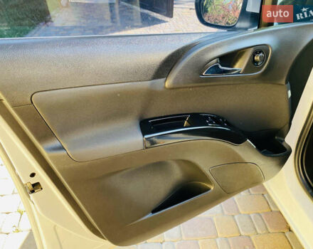 Опель Мерива 2013 в Харькове на Automoto.ua Белый Опель Мерива, объемом двигателя 1.69 л и пробегом 241 тыс. км за 6800 $, фото 48 на Automoto.ua