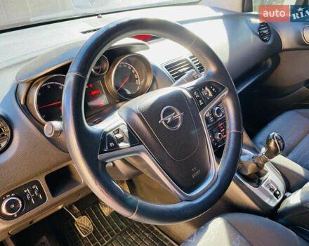 Опель Мерива 2013 в Харькове на Automoto.ua Белый Опель Мерива, объемом двигателя 1.69 л и пробегом 241 тыс. км за 6800 $, фото 3 на Automoto.ua