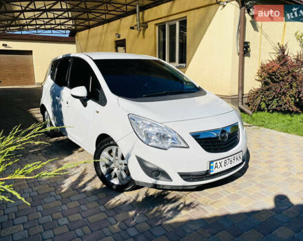Белый Опель Мерива, объемом двигателя 1.69 л и пробегом 225 тыс. км за 6900 $, фото 5 на Automoto.ua
